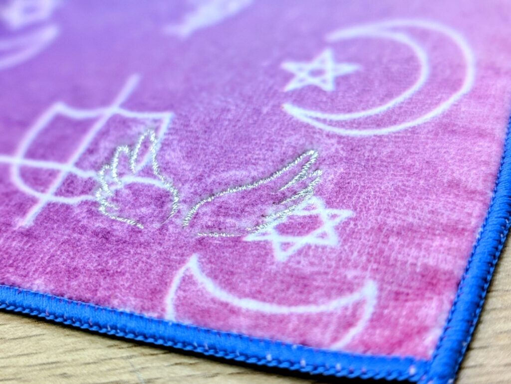 天使の羽の可愛らしい刺繍ワンポイント入り